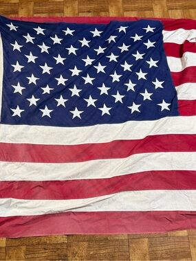 Vintage valley forge USA flag 110x53in large indoor/outdoor 50buntong sewn stars